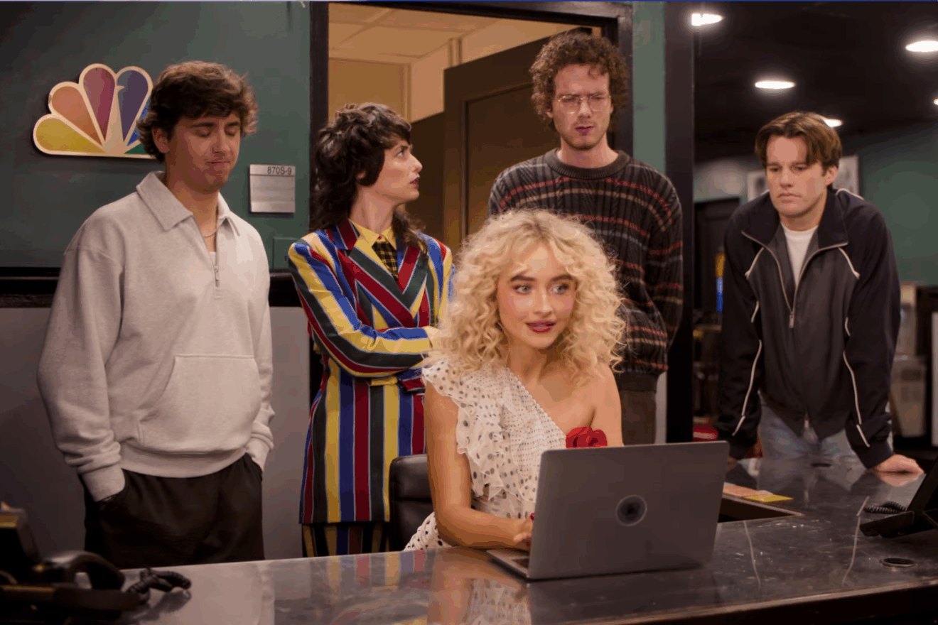 Sabrina Carpenter Channels Carrie Bradshaw in New SNL Promo