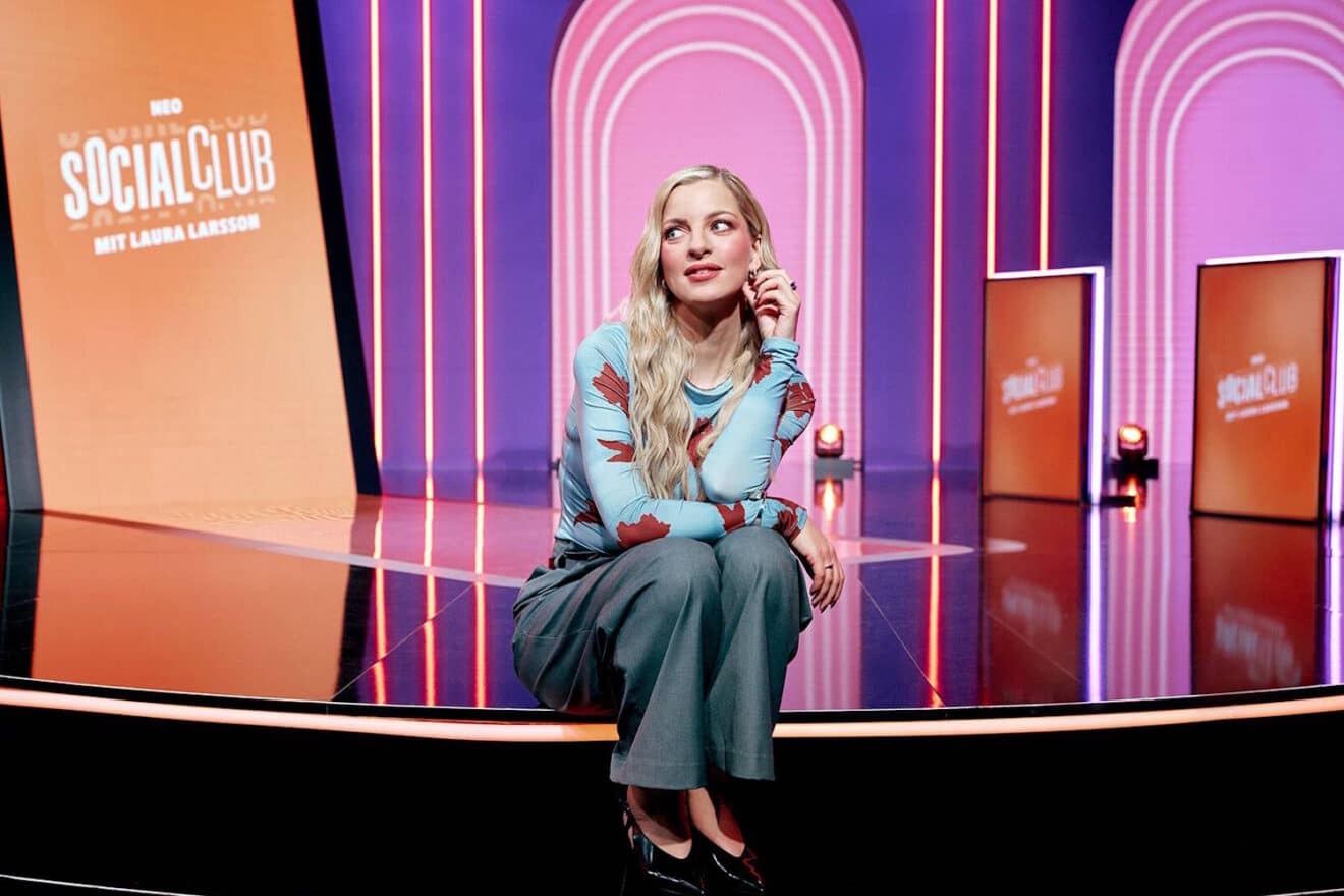 Laura Larsson hosts Neo Social Club
